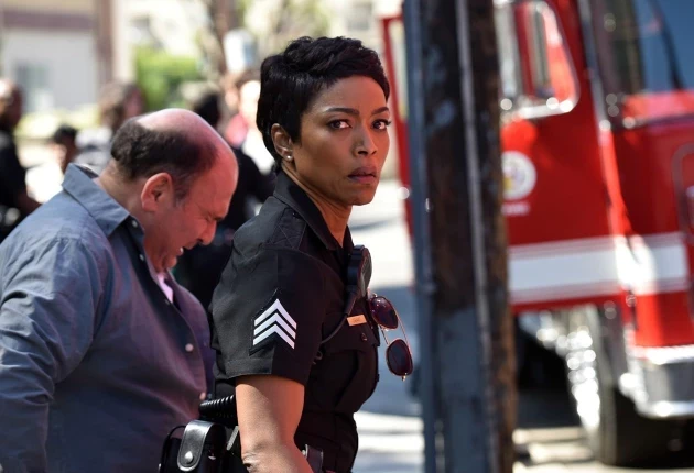 Кадр из «911 служба спасения» 1 сезон 1 серия