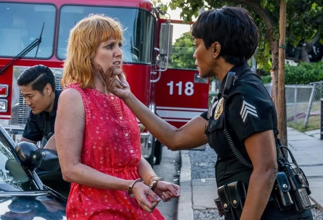 Кадр из «911 служба спасения» 3 сезон 1 серия