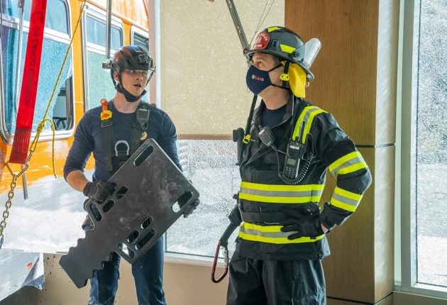 Кадр из «911 служба спасения» 4 сезон 1 серия