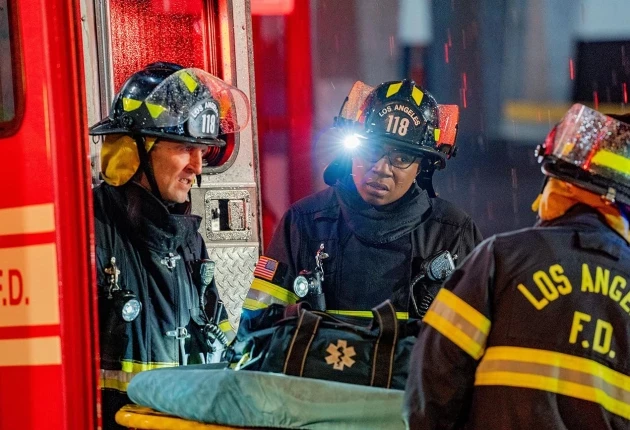 Кадр из «911 служба спасения» 6 сезон 10 серия