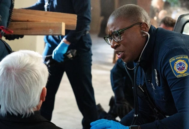 Кадр из «911 служба спасения» 6 сезон 15 серия