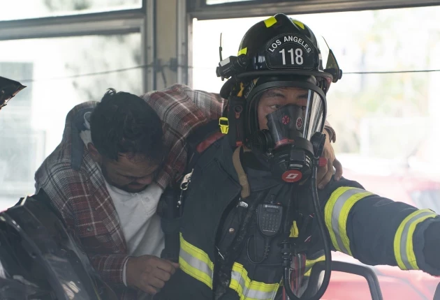 Кадр из «911 служба спасения» 8 сезон 14 серия