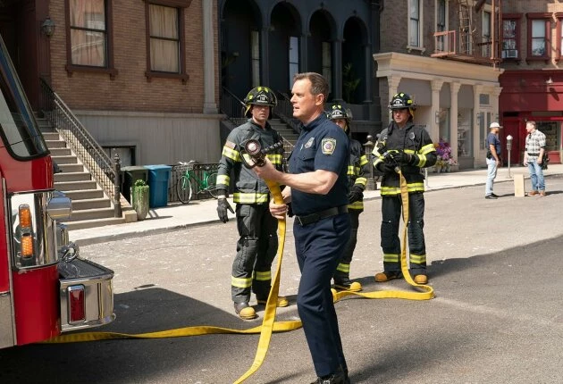 Кадр из сериала 911 служба спасения 8 сезон