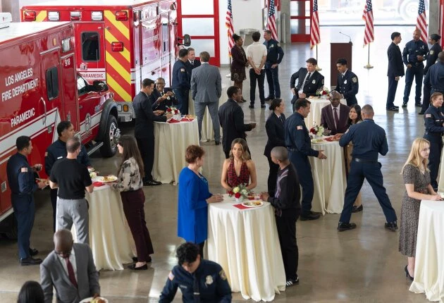 Кадр из сериала 911 служба спасения 9 сезон