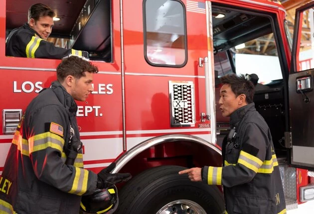 Кадр из сериала 911 служба спасения 9 сезон